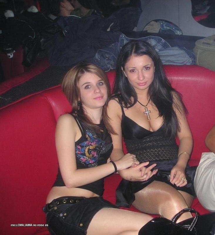 14P Selection of hot non-nude girlfriends posing sexy on cam