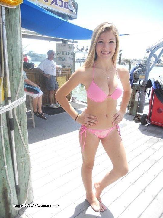 10P Selection of sexy non-nude babes posing in their bikinis