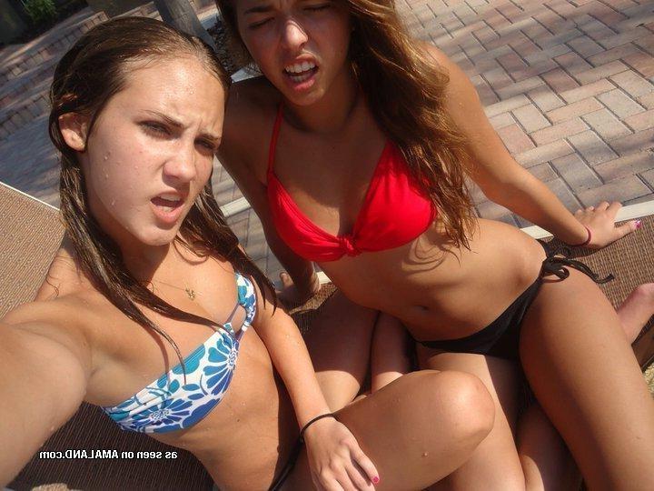10P Selection of sexy non-nude babes posing in their bikinis