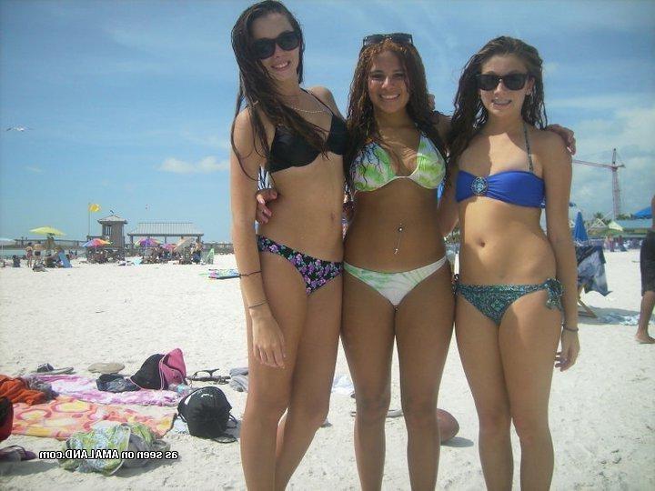 10P Selection of sexy non-nude babes posing in their bikinis