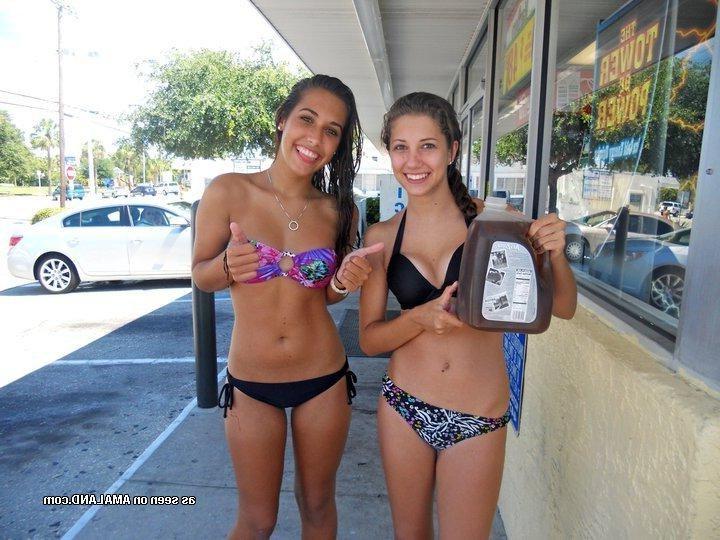 10P Selection of sexy non-nude babes posing in their bikinis