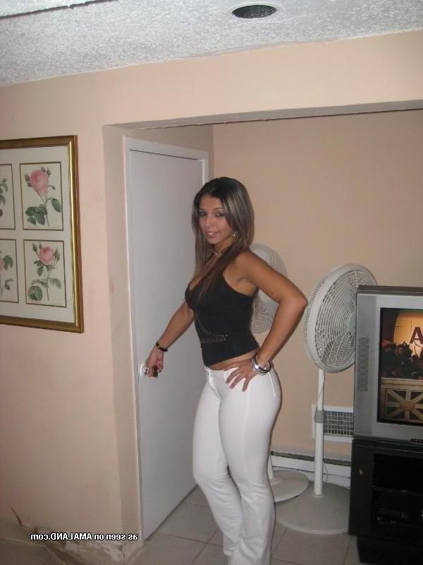 10P Collection of amateur non-nude chicks posing sexy
