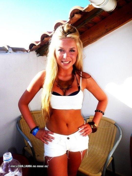 14P Amateur sexy chick's hot non-nude vacation pics