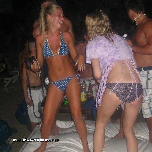 14P Amateur sexy chick's hot non-nude vacation pics