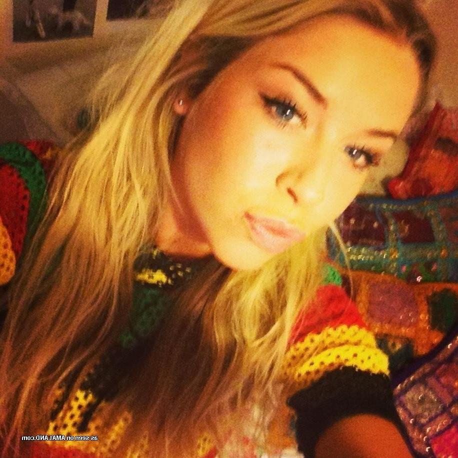 14P Amateur sexy chick's hot non-nude vacation pics