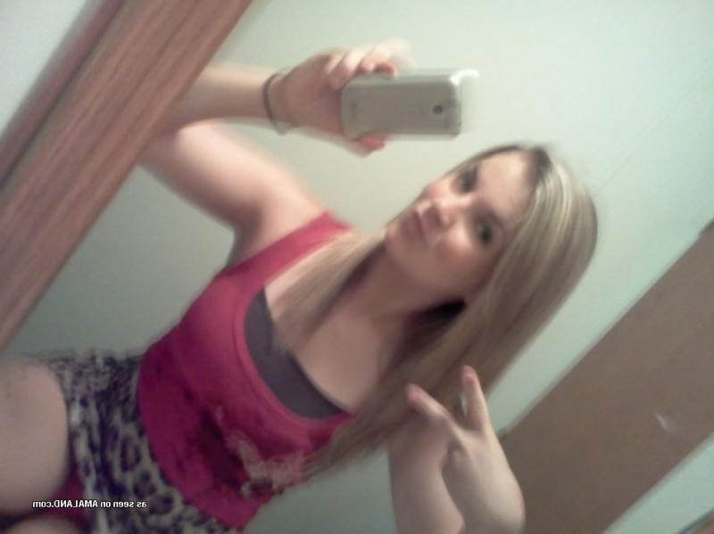14P Non-nude blonde cutie camwhoring in her lingerie