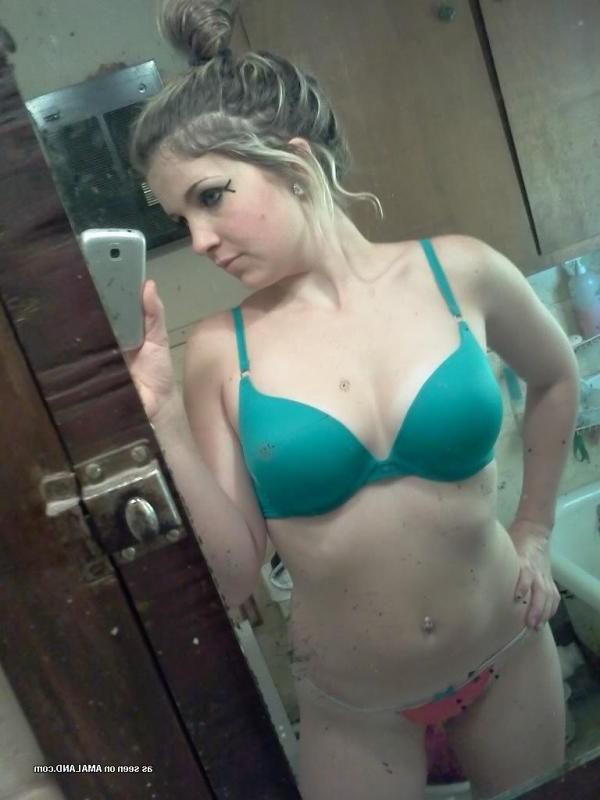 14P Non-nude blonde cutie camwhoring in her lingerie
