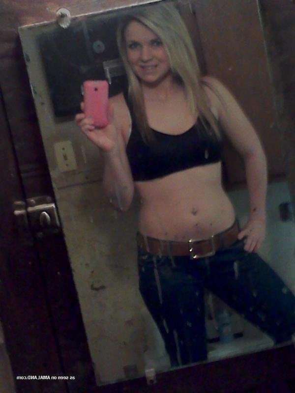 14P Non-nude blonde cutie camwhoring in her lingerie