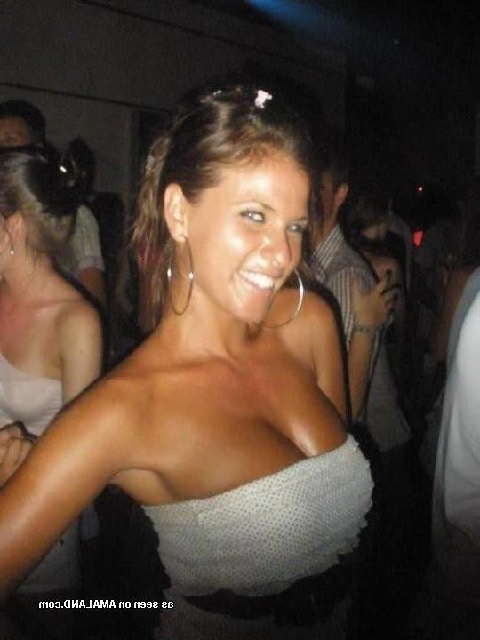 10P Selection of amateur non-nude chicks posing for the cam