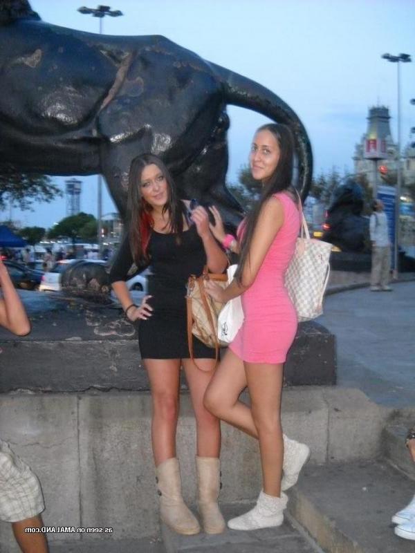 10P Selection of amateur non-nude chicks posing for the cam