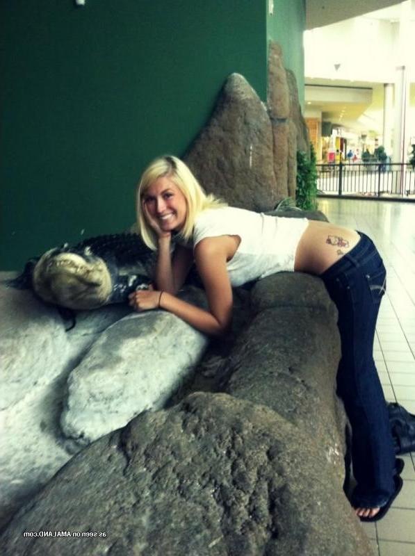 10P Collection of non-nude girlfriends displaying their bodies