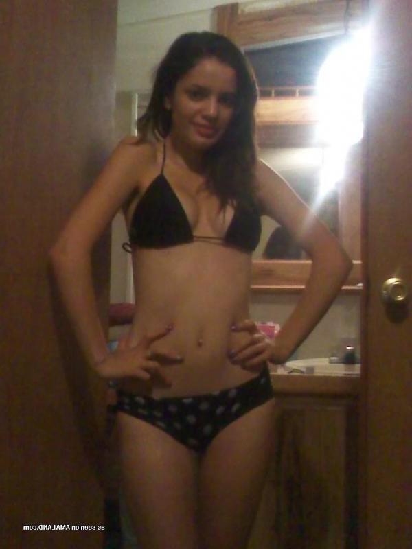 14P Gallery of a sexy Latina chick posing in bikinis