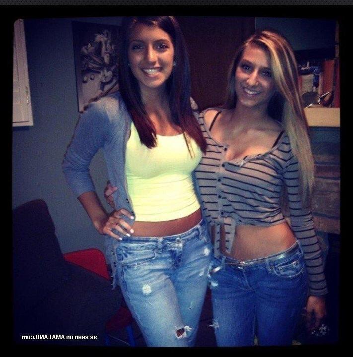 10P Sexy amateur girlfriends posing in non-nude candids