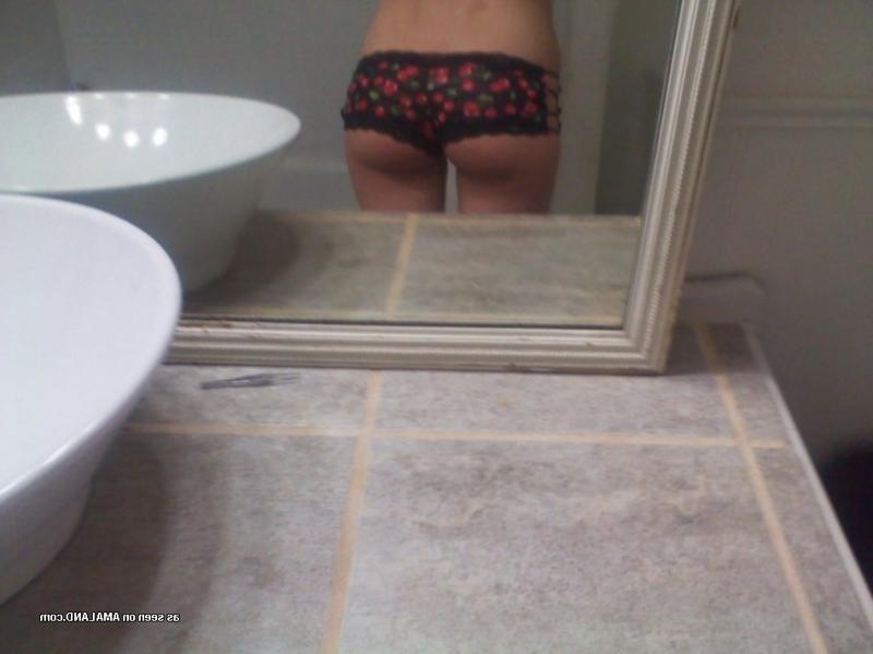 14P Sexy non-nude chick camwhoring in her lingerie