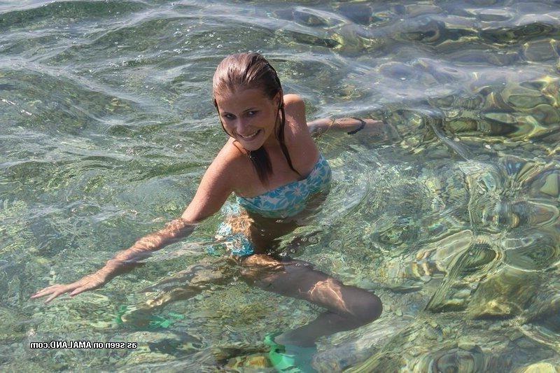 14P Collection of sexy non-nude babes posing for the cam