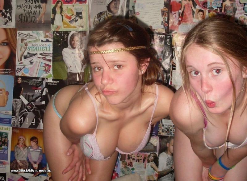 14P Collection of sexy non-nude babes posing for the cam
