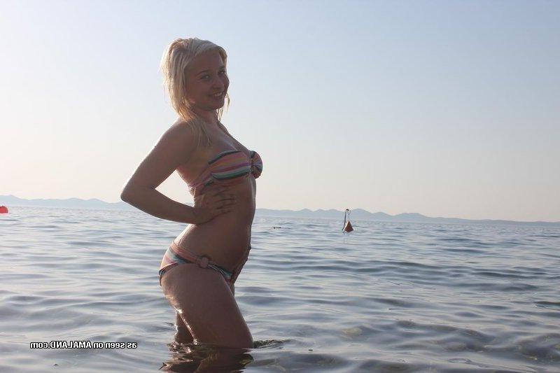 14P Collection of sexy non-nude babes posing for the cam