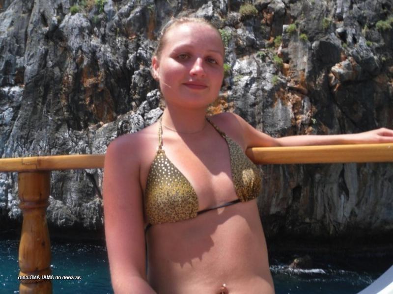 14P Collection of sexy non-nude babes posing for the cam