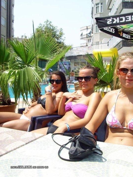 14P Collection of sexy non-nude babes posing for the cam