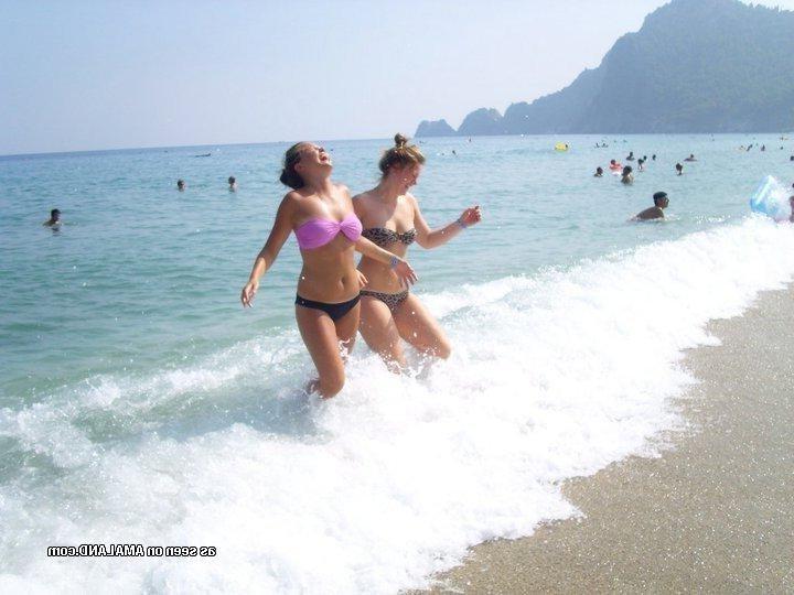14P Collection of sexy non-nude babes posing for the cam