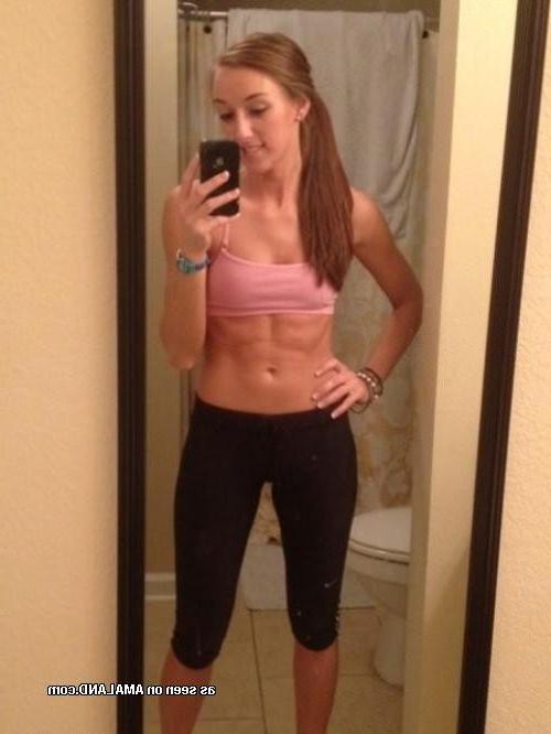 14P Amateur babes posing sexy in this hot photo gallery