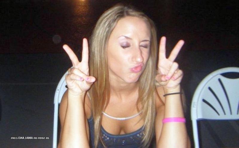 10P Gallery of amateur non-nude girlfriends posing on cam
