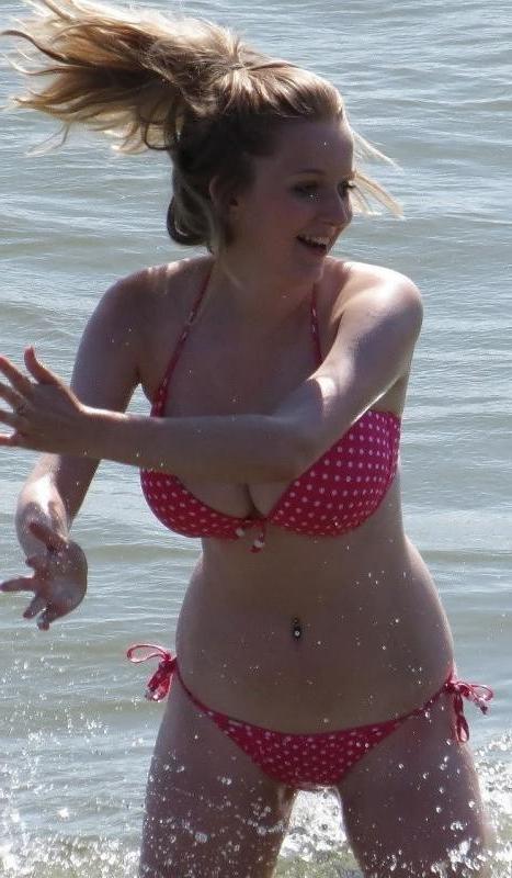 10P Hot and sexy bikini babes flaunt their curves