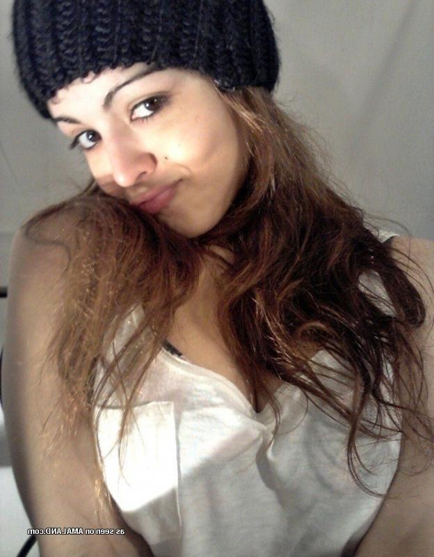 14P Big-tittied brunette babe self-shoots and poses