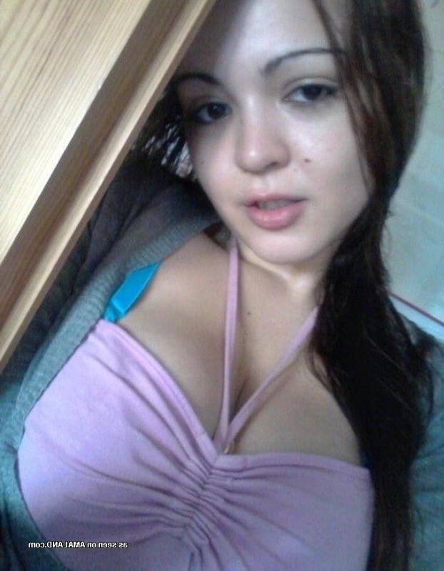 14P Big-tittied brunette babe self-shoots and poses