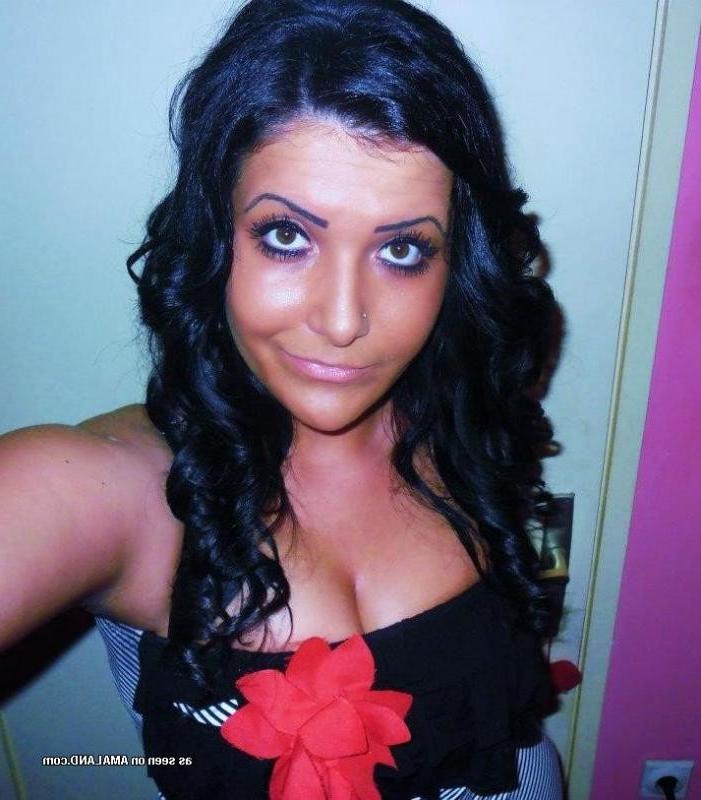 10P Collection of non-nude amateur babes posing for the cam