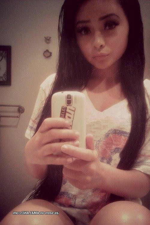 10P Collection of non-nude girlfriends posing sexy for the cam