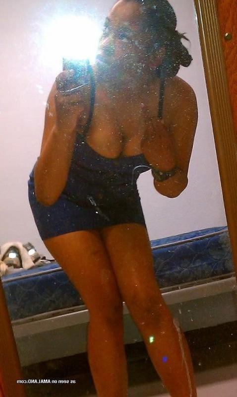 10P Chick with nice tits selfshooting in a short tight dress
