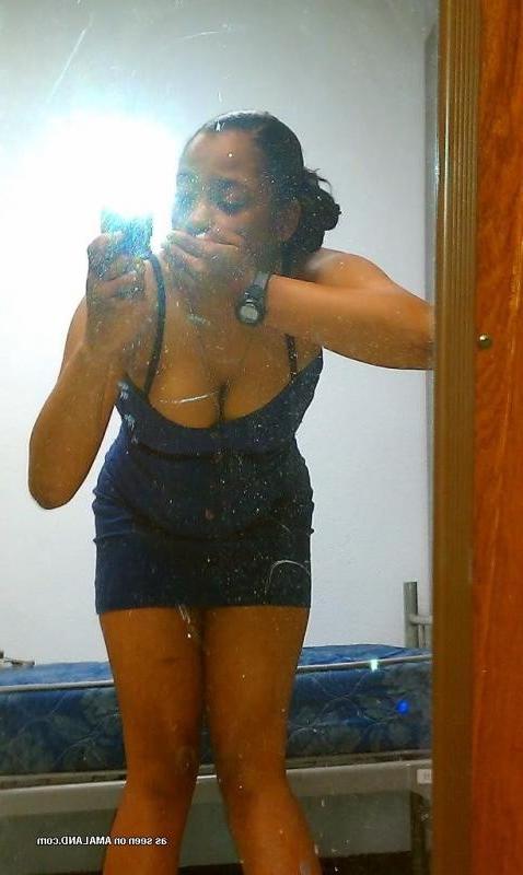 10P Chick with nice tits selfshooting in a short tight dress