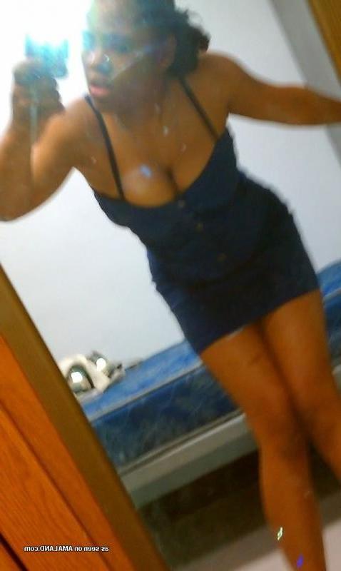 10P Chick with nice tits selfshooting in a short tight dress