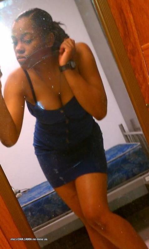 10P Chick with nice tits selfshooting in a short tight dress
