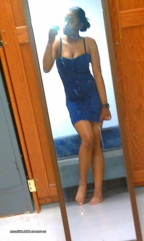 10P Chick with nice tits selfshooting in a short tight dress