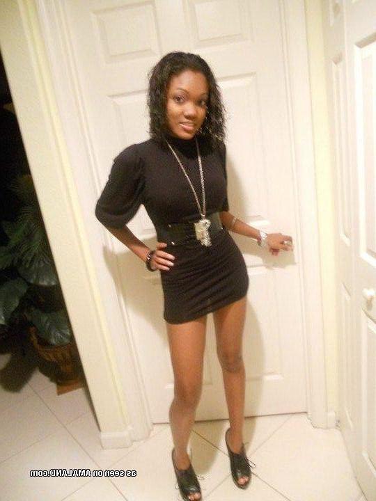 10P Gallery of a sexy non-nude chick posing for the cam