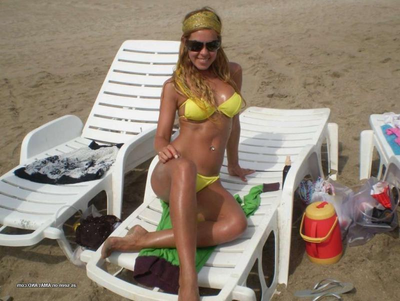 15P Steamy hot sexy amateur bikini-clad girlfriends