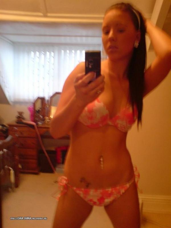 14P Collection of a kinky non-nude chick camwhoring at home