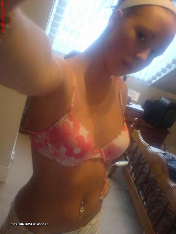 14P Collection of a kinky non-nude chick camwhoring at home