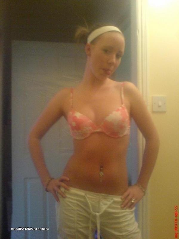 14P Collection of a kinky non-nude chick camwhoring at home