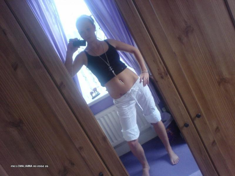 14P Collection of a kinky non-nude chick camwhoring at home
