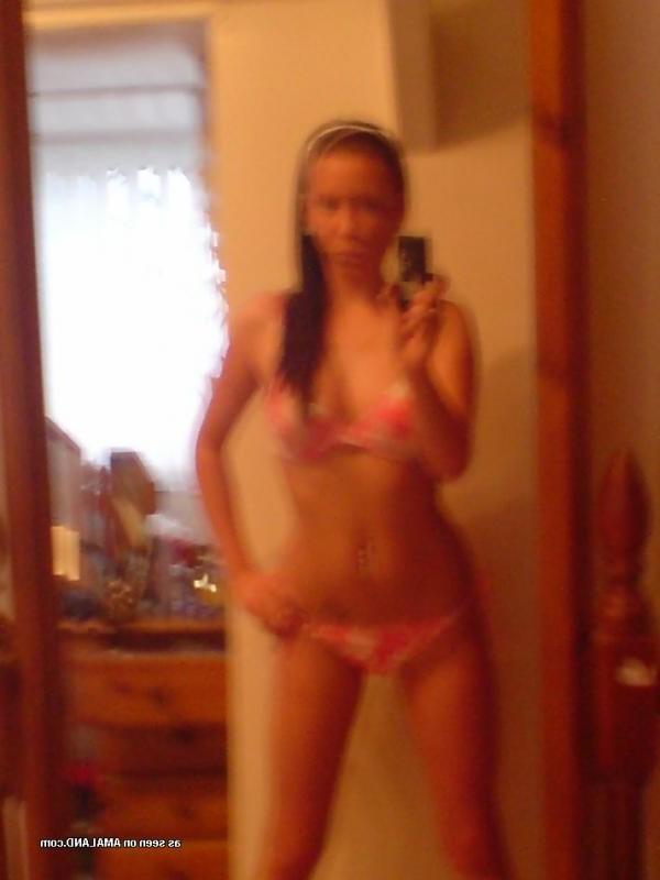 14P Collection of a kinky non-nude chick camwhoring at home