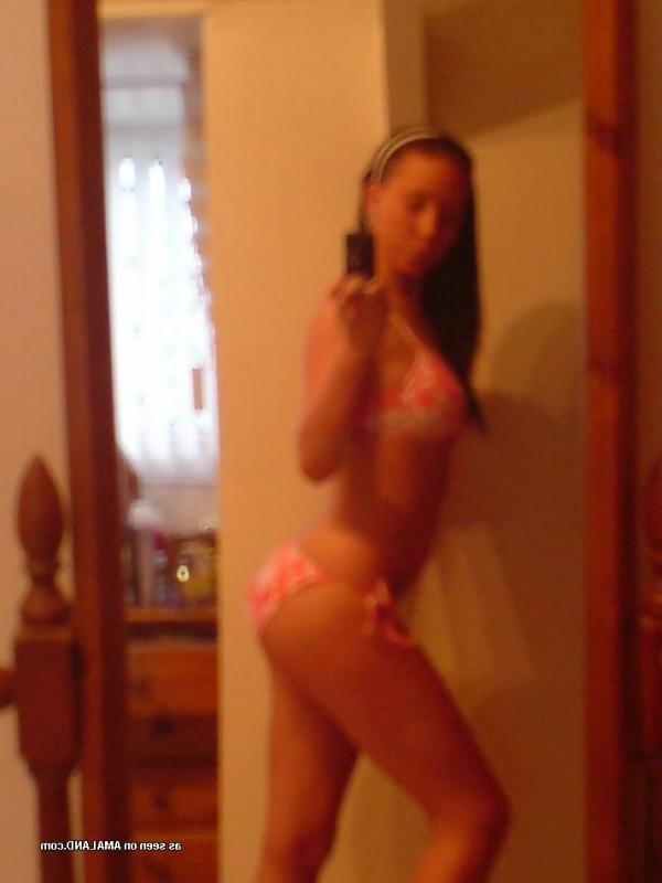 14P Collection of a kinky non-nude chick camwhoring at home