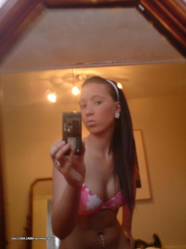 14P Collection of a kinky non-nude chick camwhoring at home