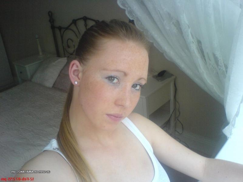14P Collection of a kinky non-nude chick camwhoring at home