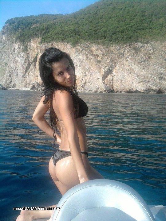 10P Collection of an amateur non-nude chick posing for her BF