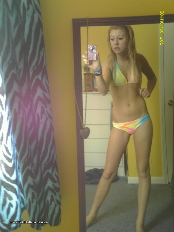 10P Blonde teen chick modeling bikinis while self-shooting