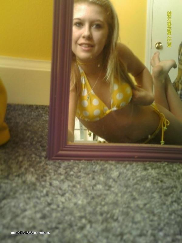 10P Blonde teen chick modeling bikinis while self-shooting