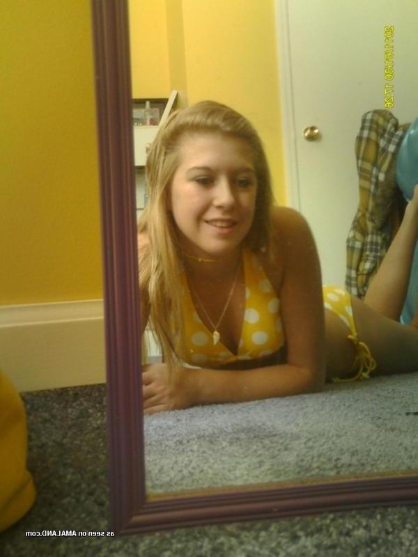 10P Blonde teen chick modeling bikinis while self-shooting